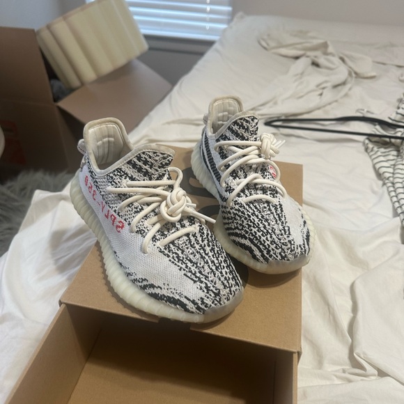 Yeezy 350 zebra - Picture 3 of 10